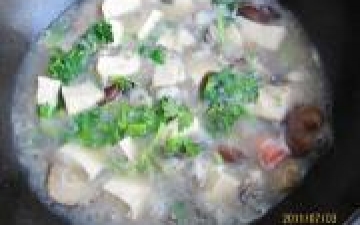 海蛎子豆腐汤：海蛎豆腐汤的做法